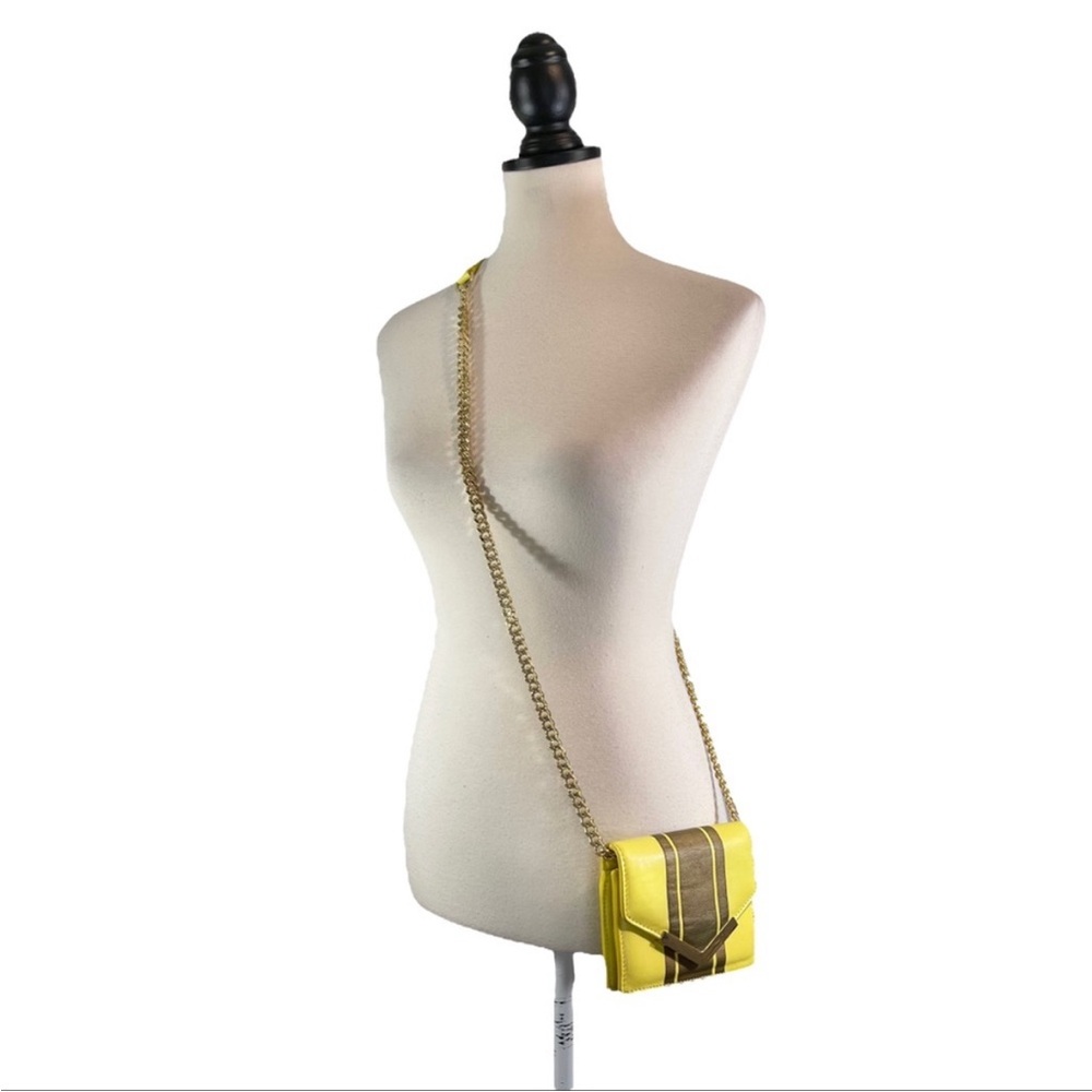 Cynthia Rowley Yellow Crossbody Clutch Purse
Chain Strap Gold Leather